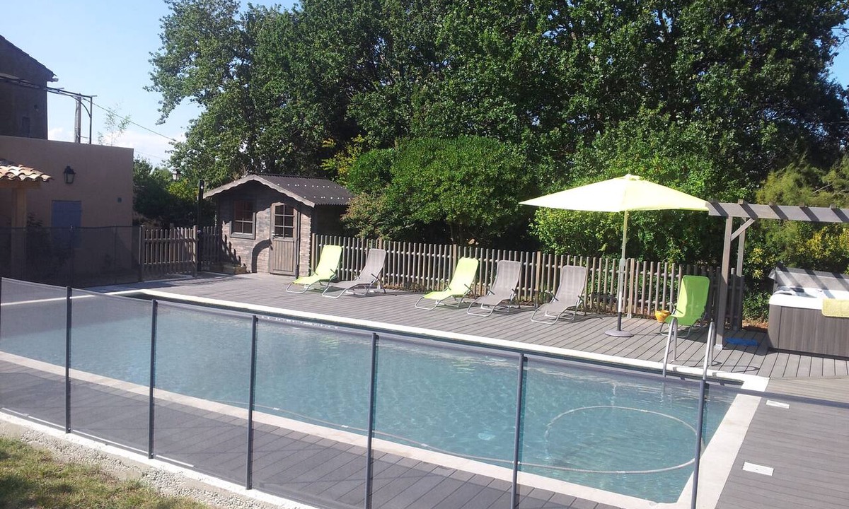Maubec Apartment | Quiet 4-person vacation rental in the countryside, with amenities just a 5-minute walk away, a pool, and more