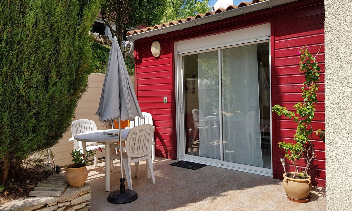 Herepian Apartment | Quiet, air-conditioned T2 apartment with terrace and parking, close to Lamalou les bains.
