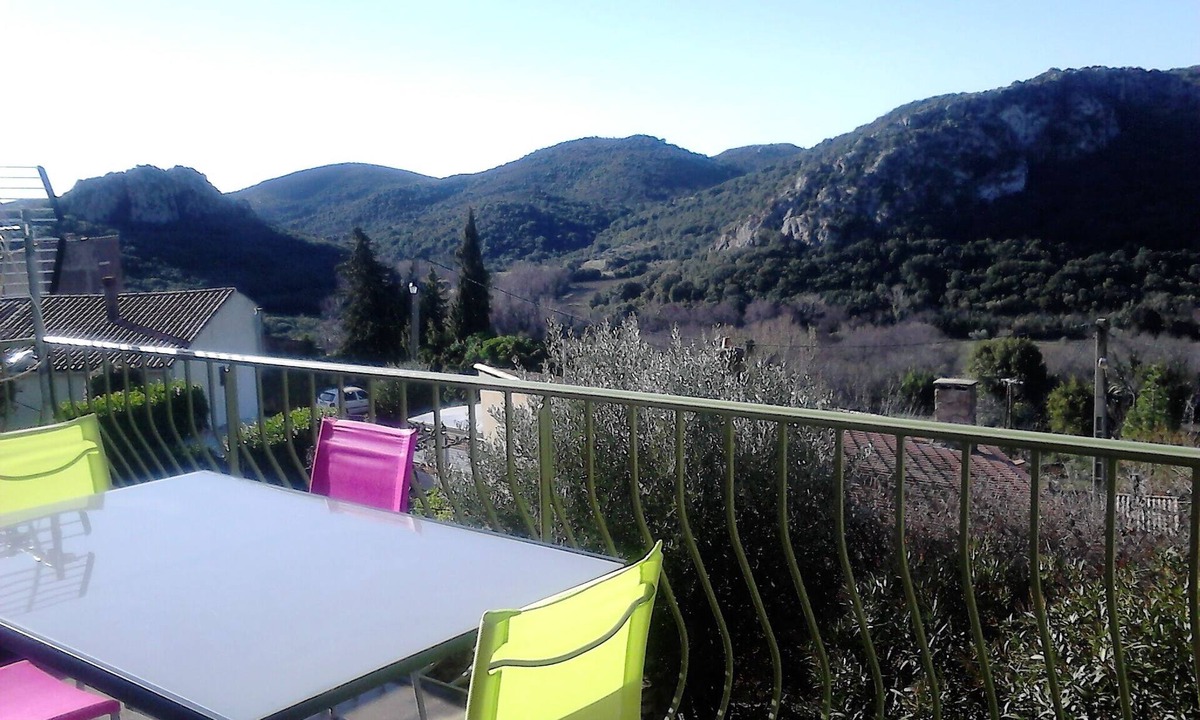 Vailhan House | Quiet house, panoramic view, lake, green setting, hiking.