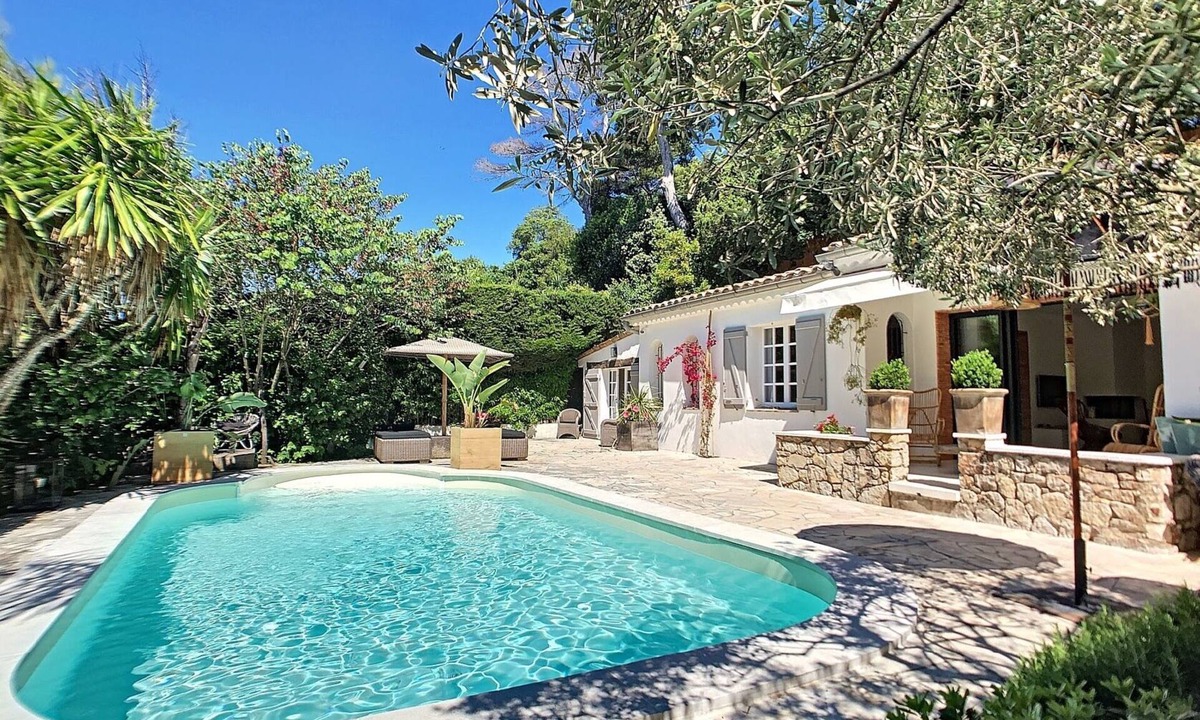 California - Pezou Villa | Quiet villa with swimming pool located in a private estate 900 m from the center