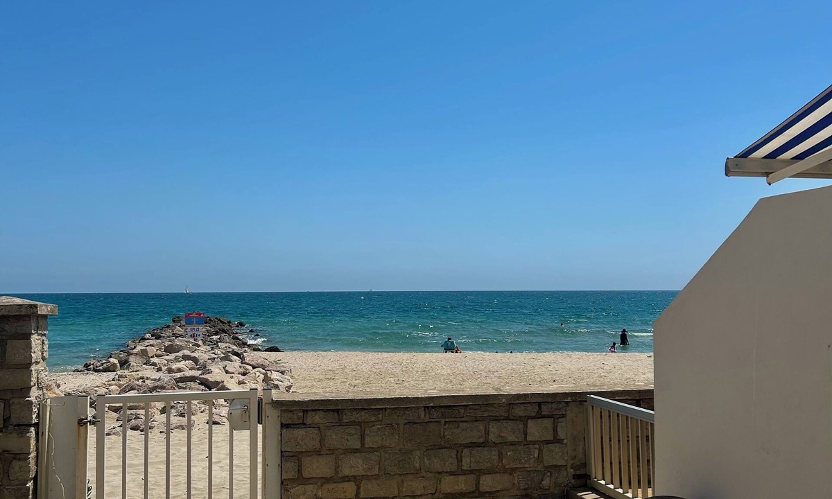 Palavas-les-Flots Apartment | Rch 50m2 beach access secure gate, 2bed + extra bed, GD terrace wifi&clim