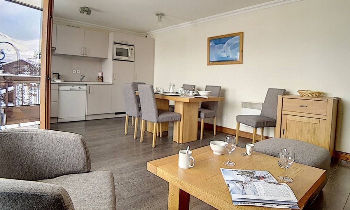 Les Menuires Apartment | Renovated apartment with balcony, sauna and hammam, near slopes, WIFI included