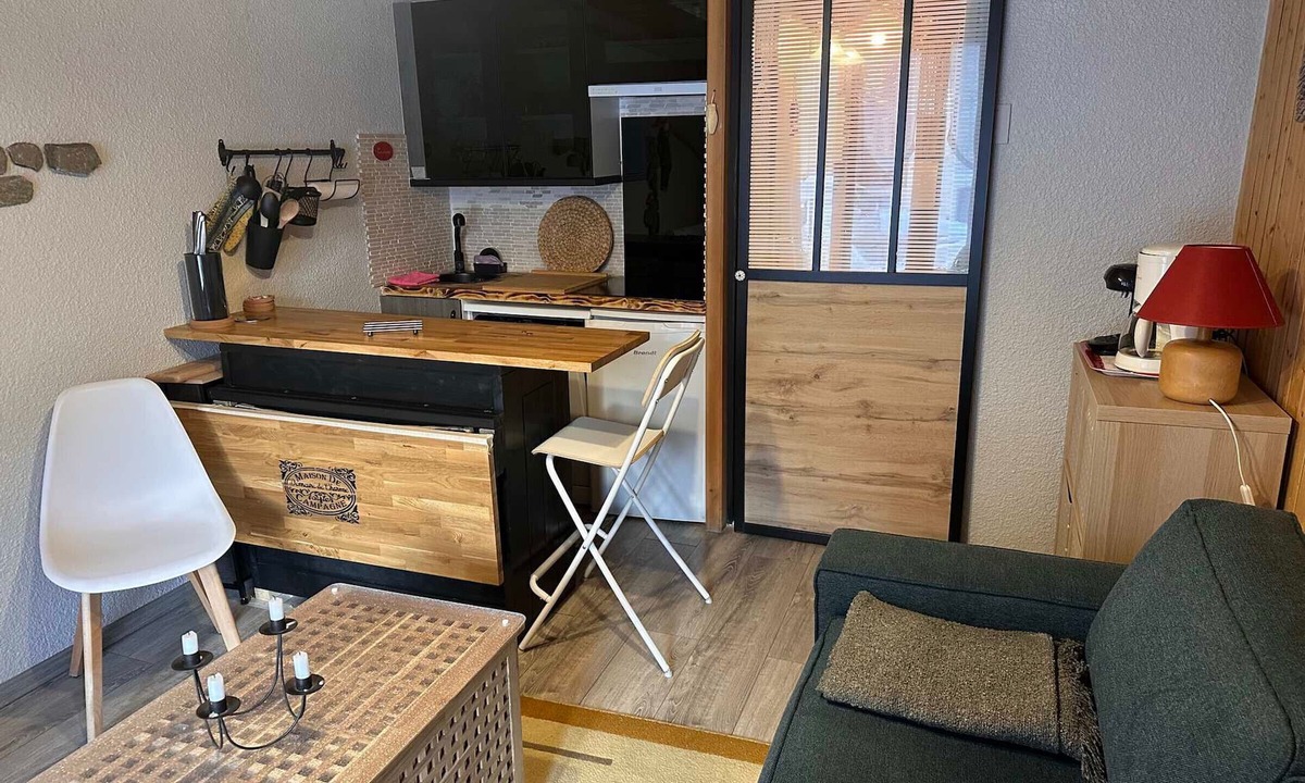 Pralognan-la-Vanoise Apartment | Renovated studio with large sunny terrace