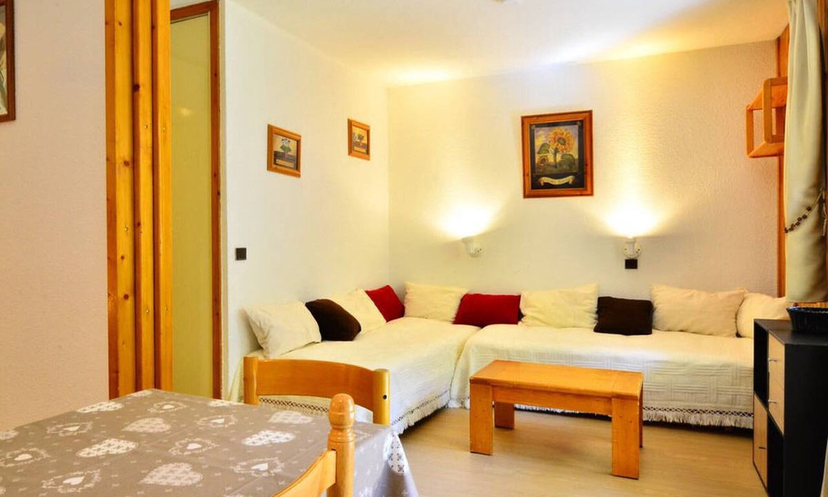 Montchavin Apartment | Renovated studio 4-5 pers. Montchavin, near slopes and shops, free parking