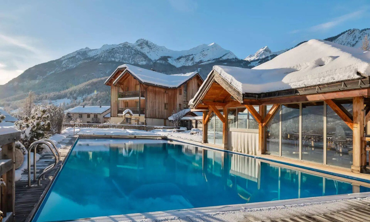 Monetier-les-Bains Apartment | Residence La Chamoissiere - 2 Rooms for 4 People