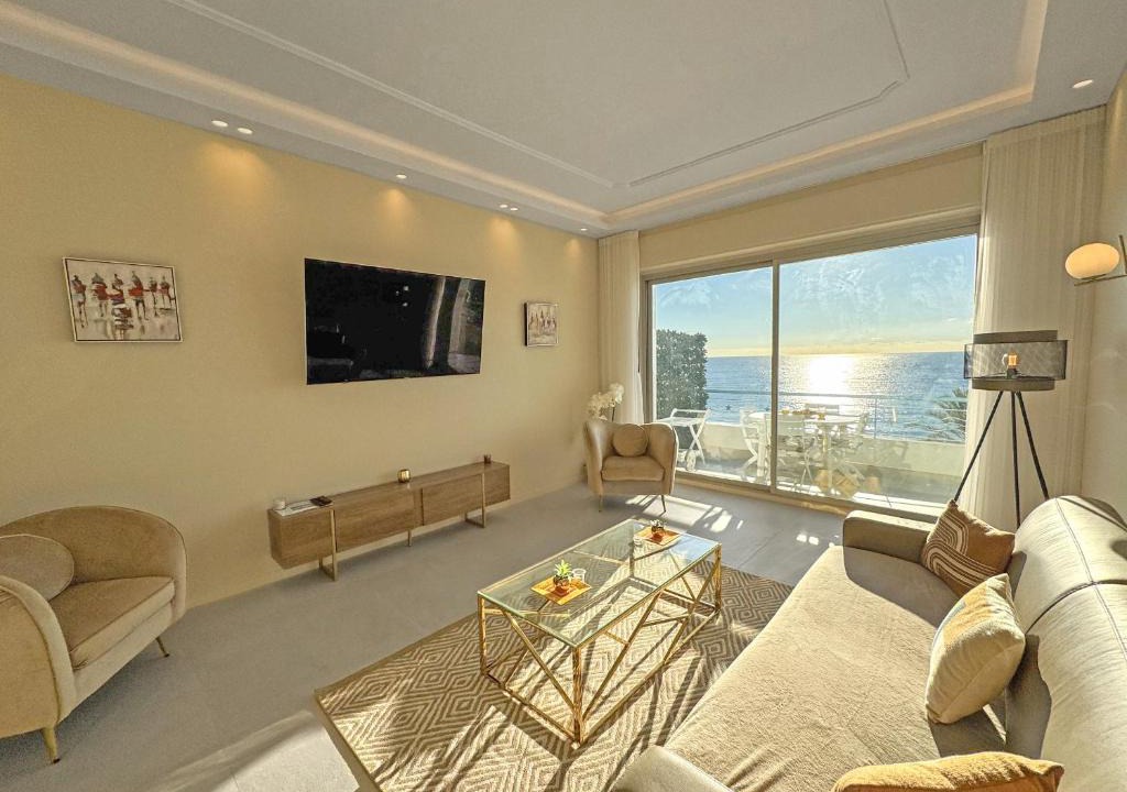 Les Baumettes Apartment | Sea Front Condo Promenade