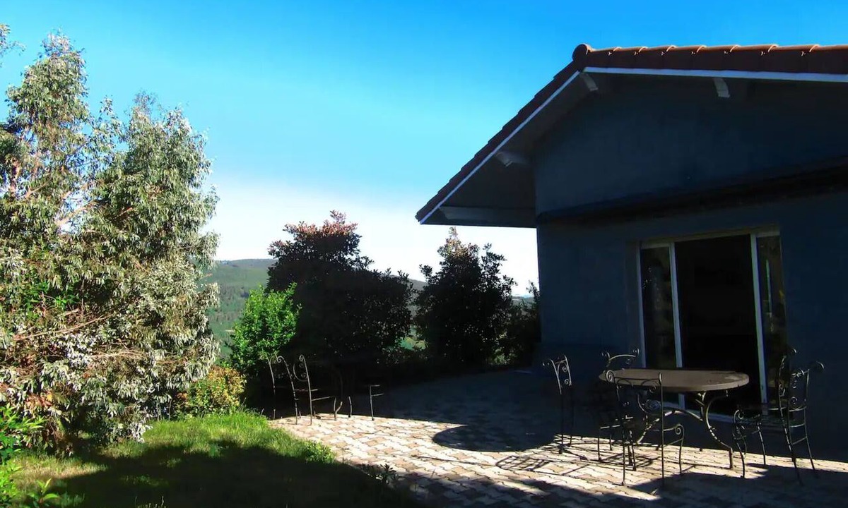 La Valla-en-Gier Villa | Single-Storey House for 6 Guests in Parc du Pilat with Terrace and Parking