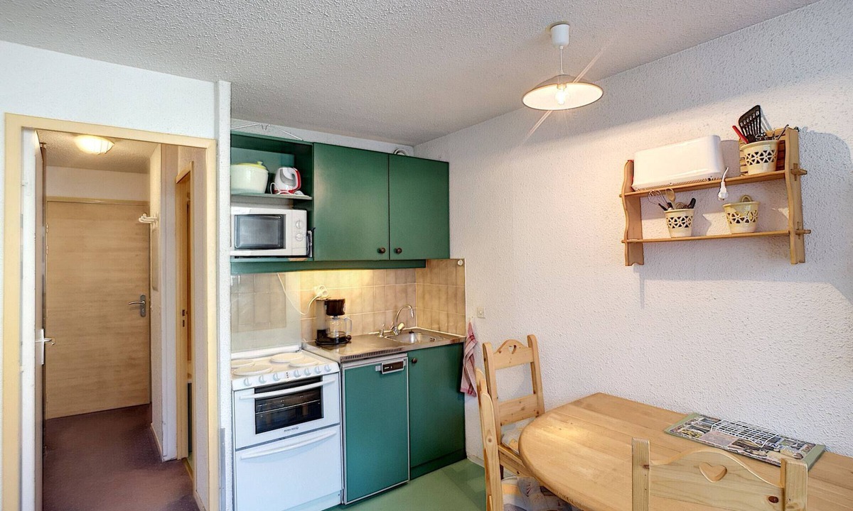 Reberty Apartment | Ski-in/ski-out studio for 3, Les Menuires