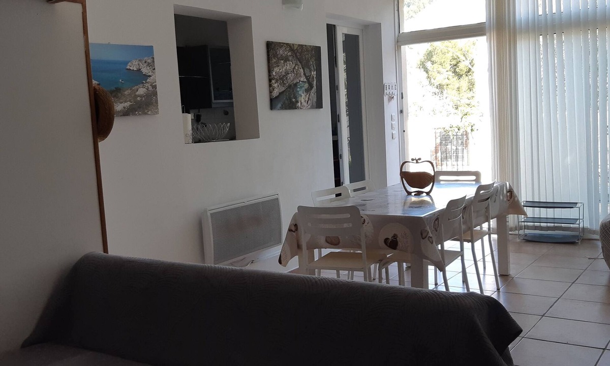 Les Baumettes Villa | Small villa sleeps 6, near the calanques. Ideal for hiking and climbing