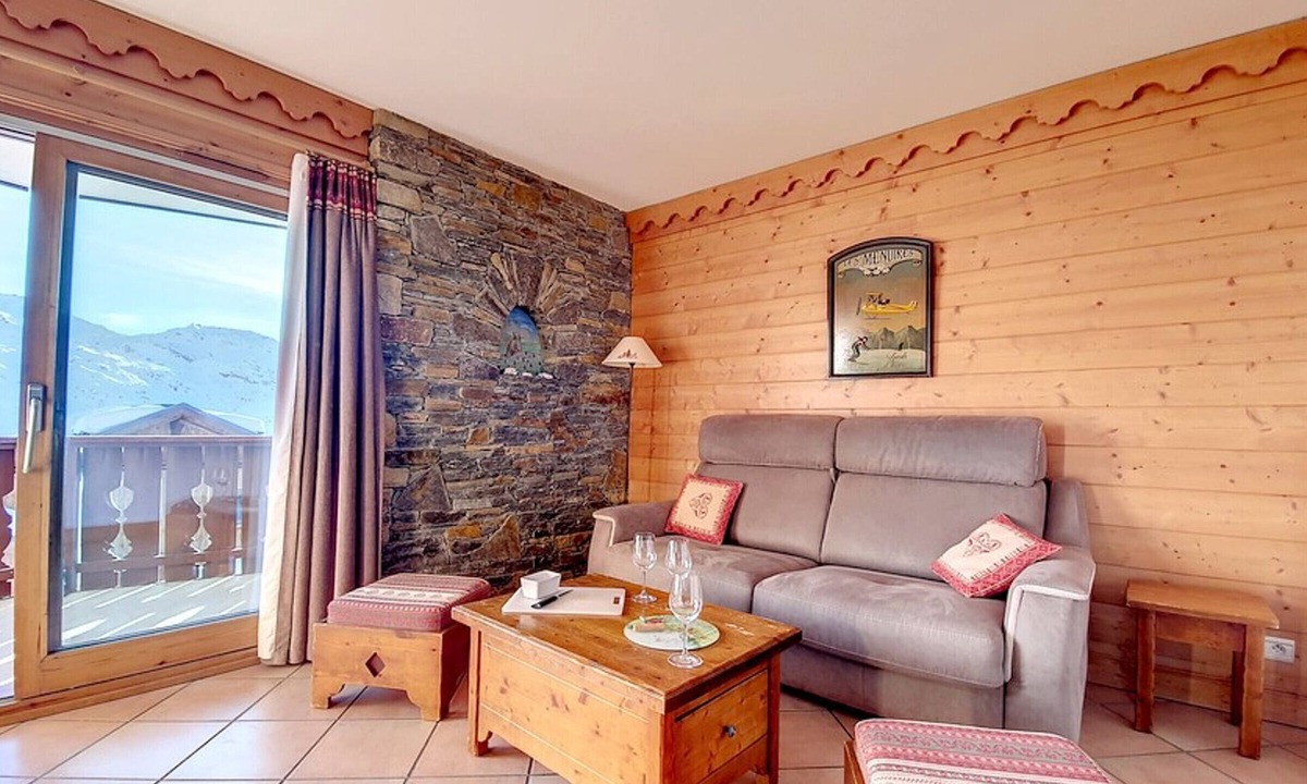 Reberty Apartment | Spacious and comfortable flat near slopes with balcony