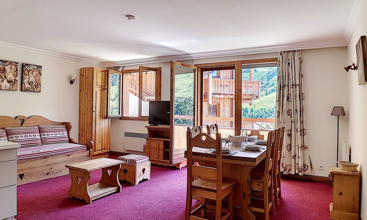 Les Menuires Apartment | Spacious apartment with balcony, sauna, hammam, WIFI, close to slopes