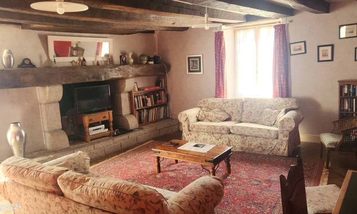 Bouresse House | Spacious Thomas house, ideal for 9 people.