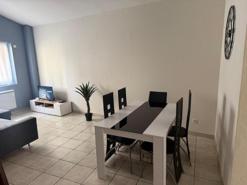 Renage Apartment | Studio Cardinal