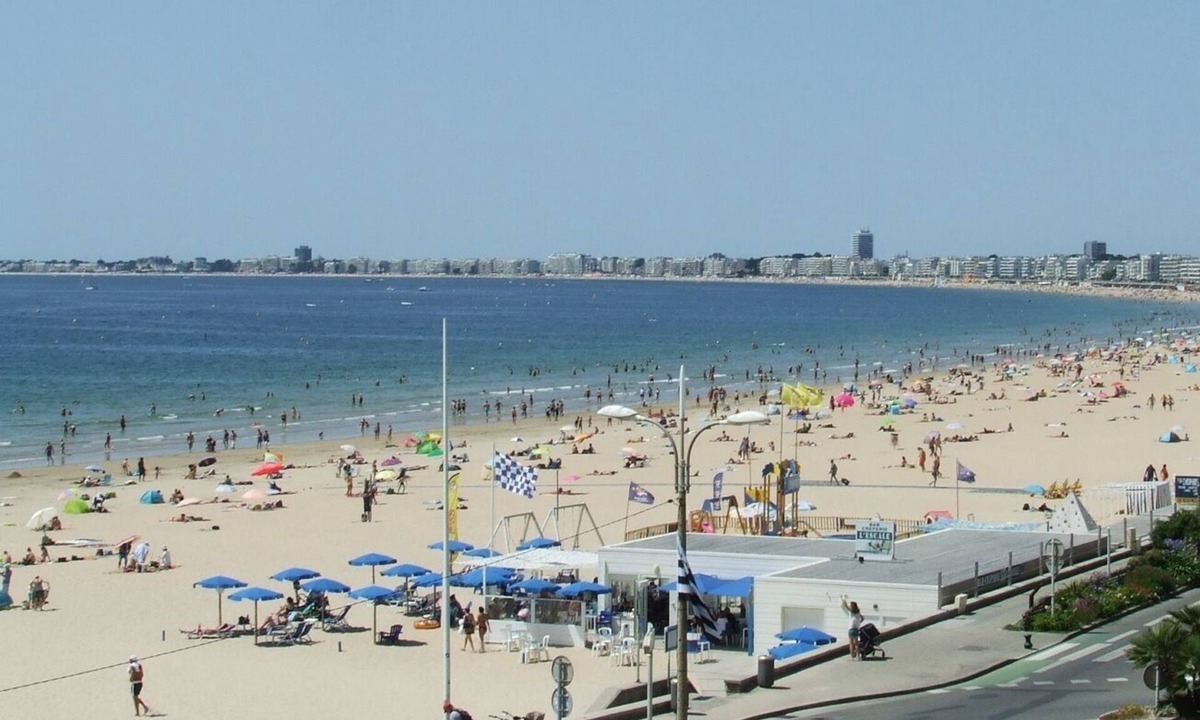 Pornichet Apartment | STUDIO FACING THE SEA 25M² 3 pers. The beach at your feet. Everything can be done on foot