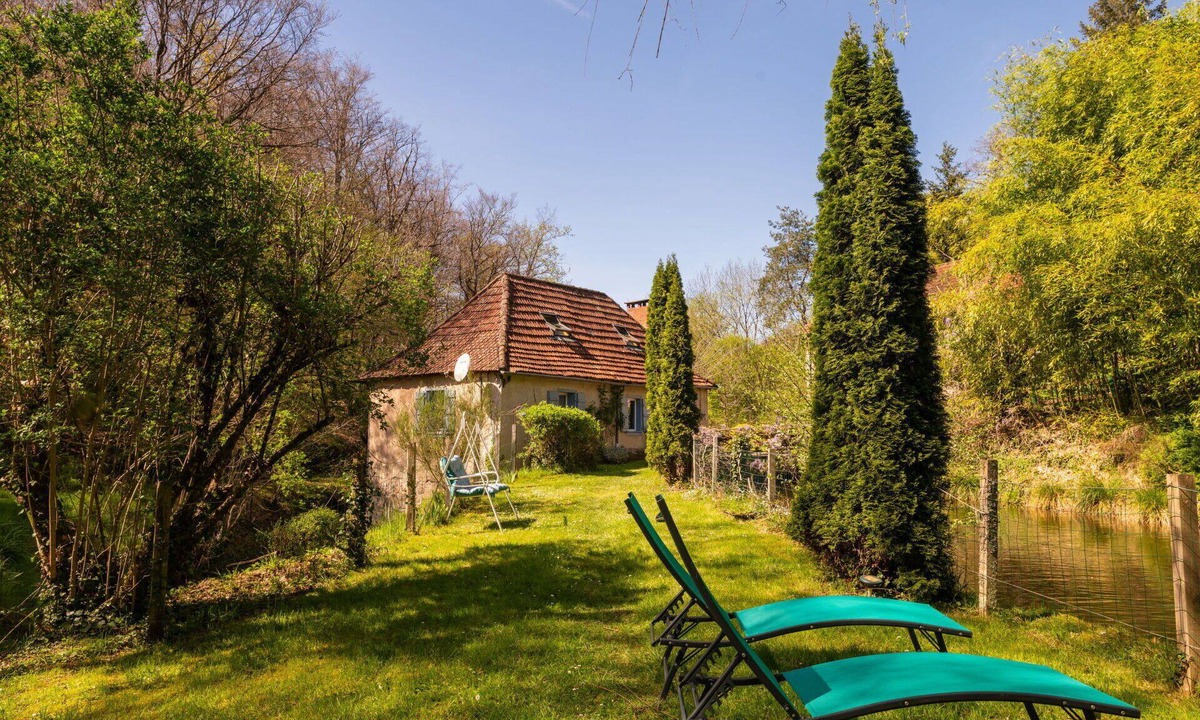 Teyssieu House | Stunning private villa for 4 people with WIFI, TV, terrace and pets allowed