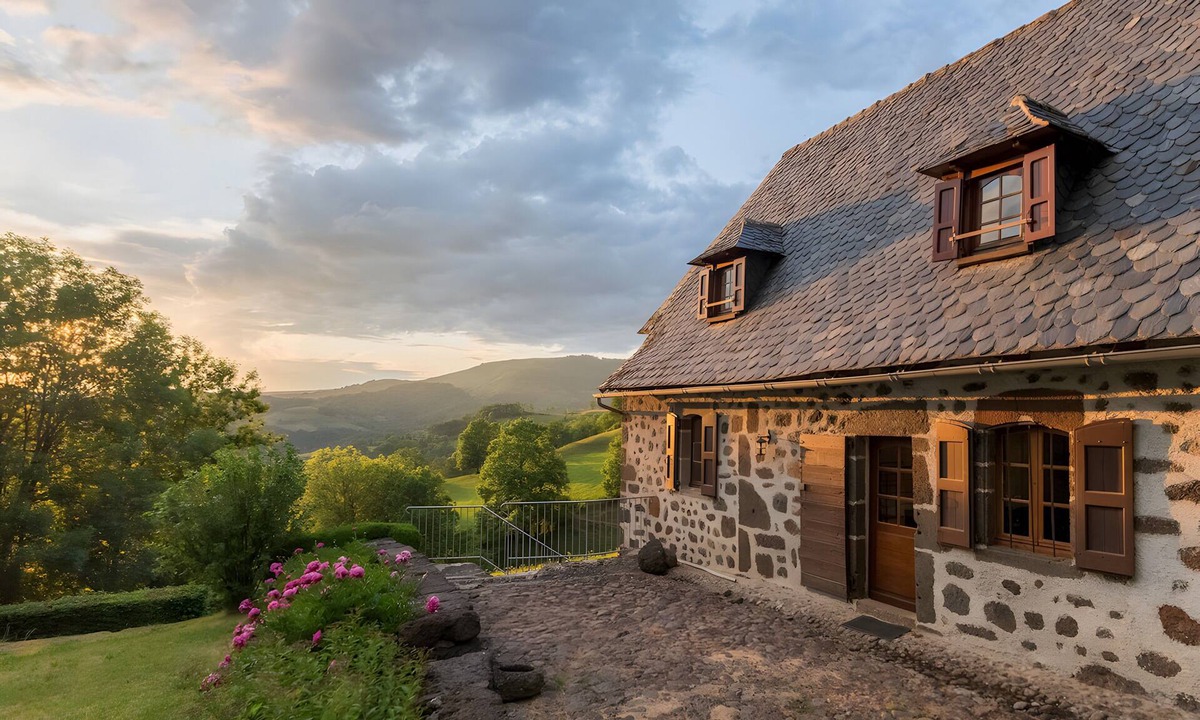 Saint-Cirgues-de-Jordanne House | Superb! Secluded House in the Jordanne Valley