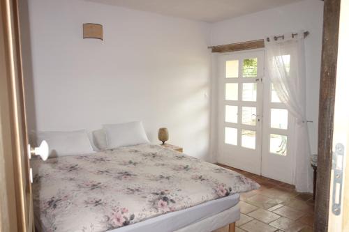 Lisle-sur-Tarn Apartment | Superbe gite cosy et rustique - accès piscine en haute saison