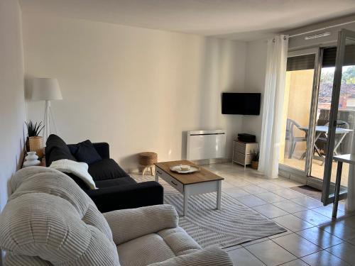 Pompertuzat Apartment | T2 POMPERTUZAT Calme avec parking