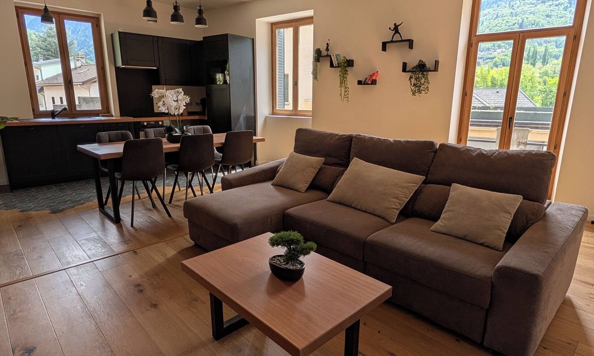 Saint-Michel-de-Maurienne Apartment | Tastefully renovated apartment close to resorts