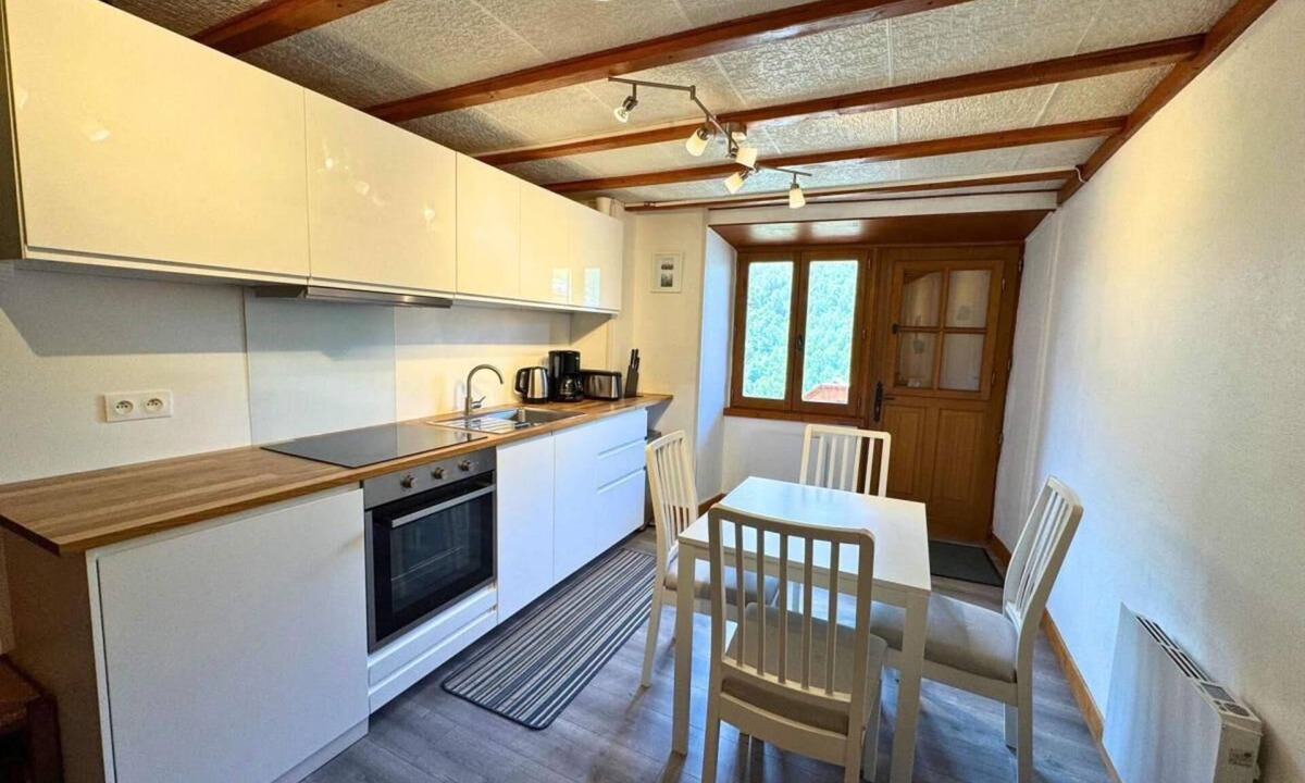 Praranger Apartment | Terrace, fireplace or stove, tv, ski locker, 30m², Les Menuires