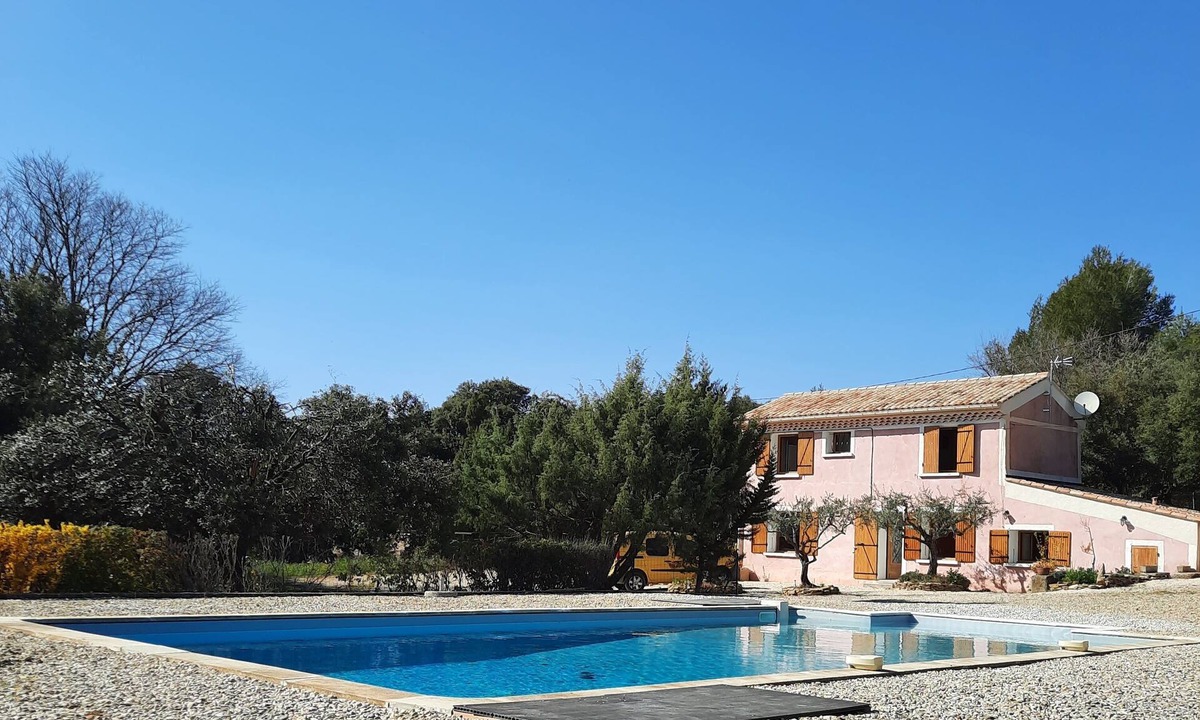 Aubignan House | THE PINK BARN. House and private pool