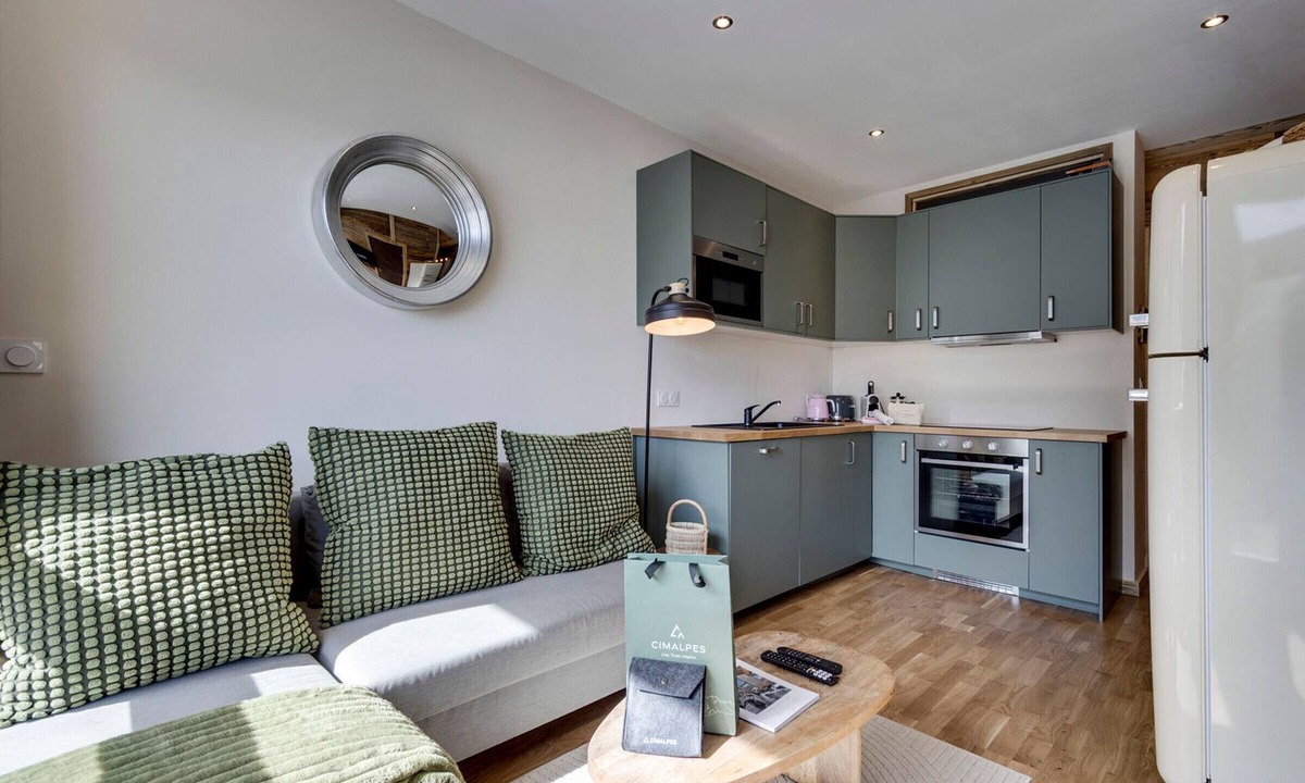 Les Almes Apartment | Tignes Apartment for 7, close to slopes and shops