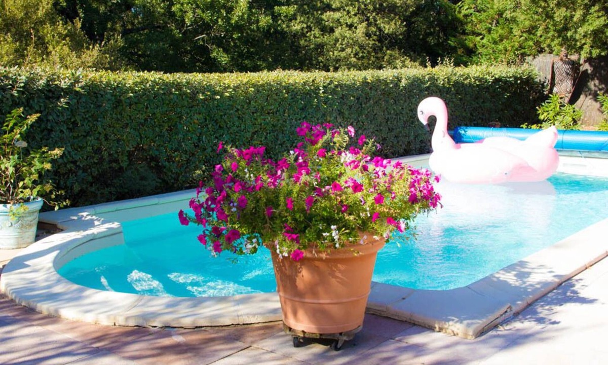 Tourtour Villa | Tourtour, cool, peaceful nights. Sleeps 6, swimming pool, tennis court, peaceful setting.