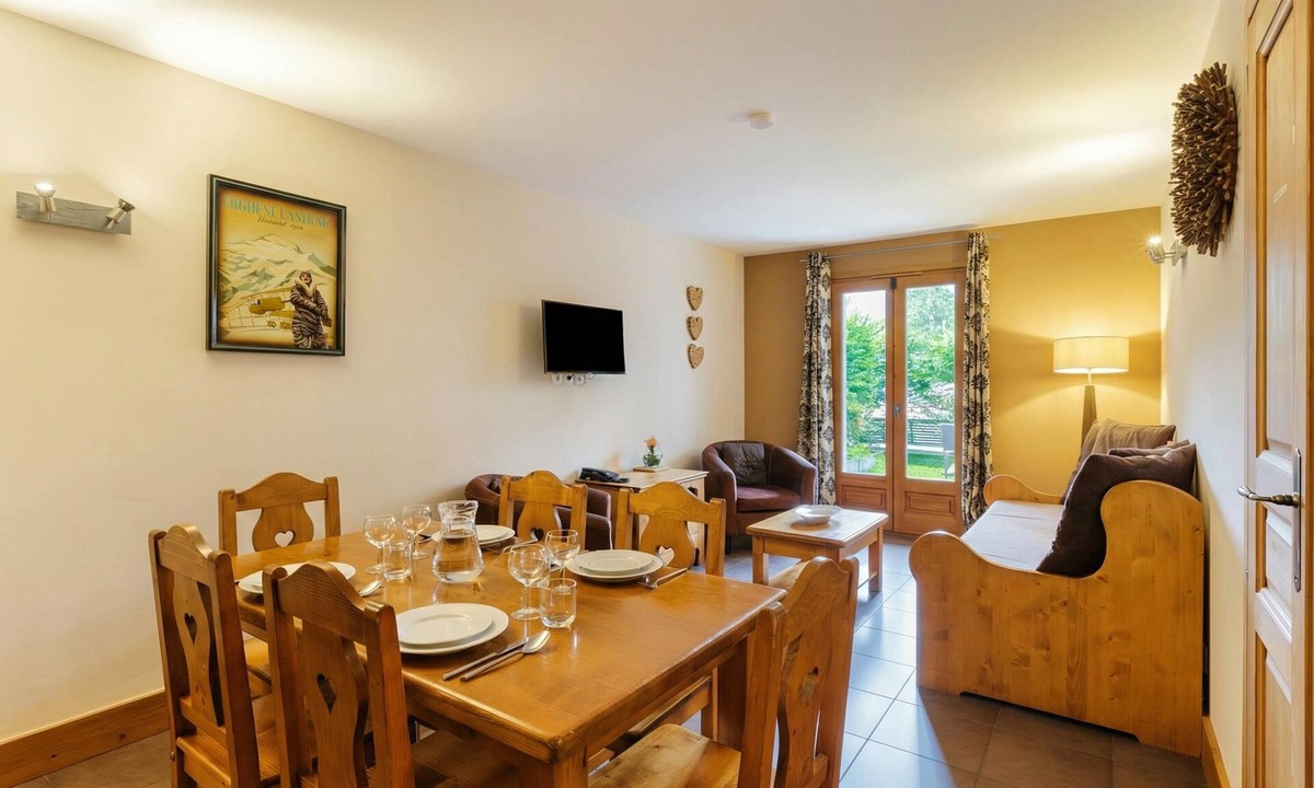Vallorcine Apartment | V Balme 01: Beside Ski Lift; Pool, Sauna & Gym, Vallorcine (Argentiere), France
