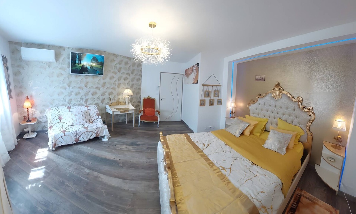 Egliseneuve-pres-Billom Bed & Breakfast | Venetian-Style Guest Room 24 m² with Mountain View, Wi-Fi, Air Conditioning