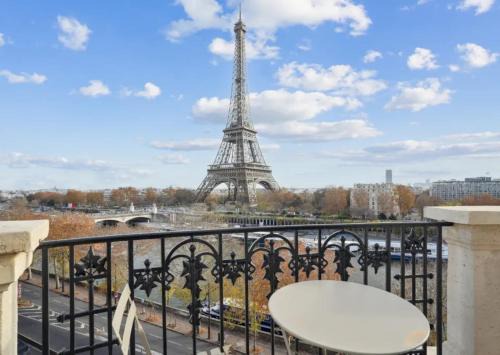 Passy Apartment | View on Eiffel Tower Seine and Main Monuments
