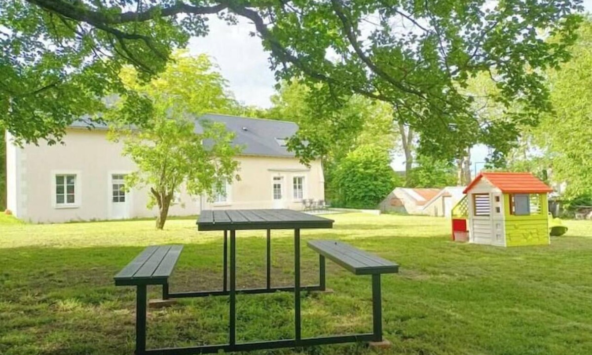 Valencay Villa | Villa Esperanza Vacation Rental (sleeps 2–5), 200 m from the castle, 25 min from the zoo