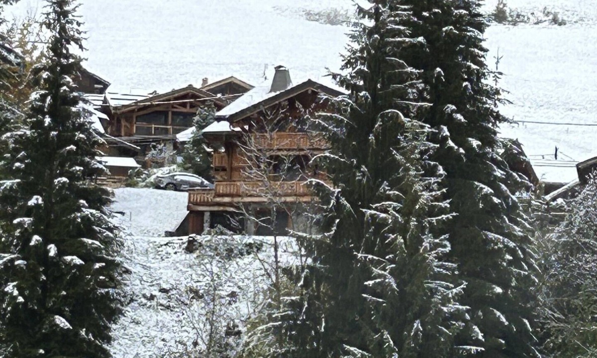 Morzine Apartment | Walking distance of all lifts/town for summer and winter fun! Sleeps 9