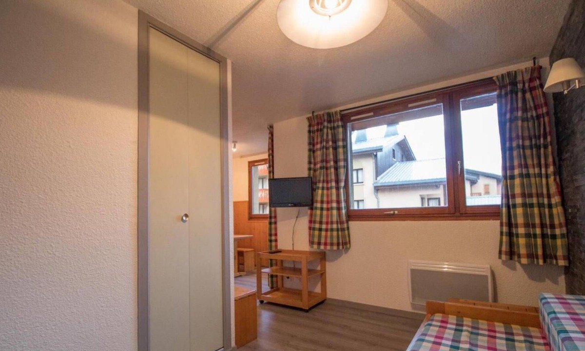 Val Cenis Apartment | Wifi, 300m from ski slopes, 2nd floor, balcony, parking, tv, ski locker, 35m², Val Cenis