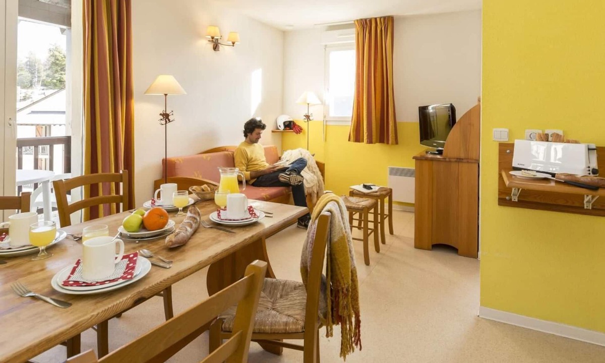 Font-Romeu-Odeillo-Via Apartment | Wifi, swimming pool, terrace, balcony, parking, tv, ski locker, 26-30m², Font Romeu