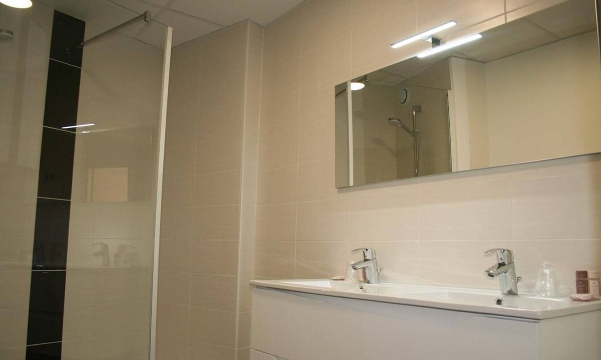 Pralognan-la-Vanoise Hotel | Wifi, swimming pool, sauna, balcony, tv, 25m², Pralognan-la-Vanoise