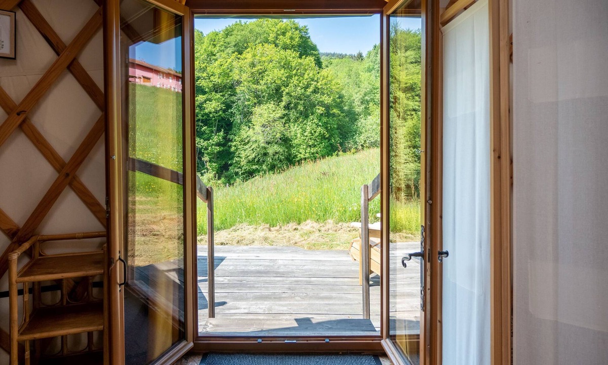 Laprugne House | Yourtissimo - La Maison Rouge