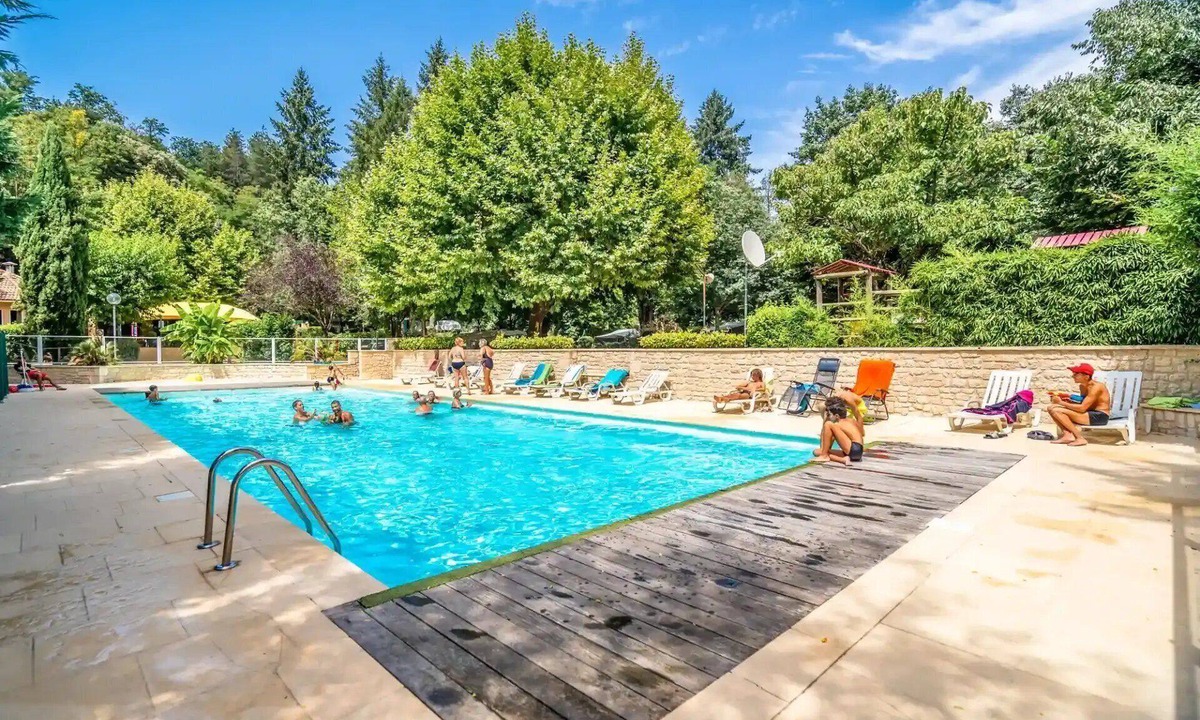 Saint-Jean-du-Gard Ski Chalet | ZEcamping 3 étoiles piscine locatif BBQ clim 50m2 8 pers