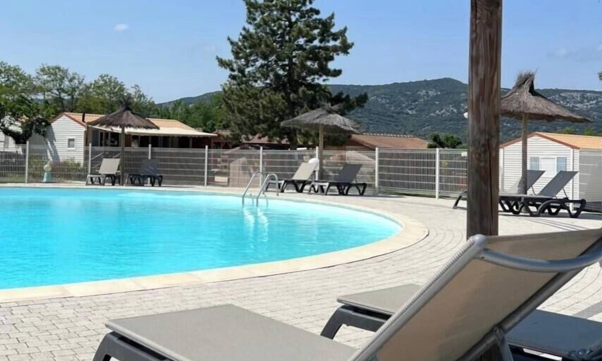 Saint-Remeze Ski Chalet | ZEcamping 3* piscine pet friendly chalet 3 pers