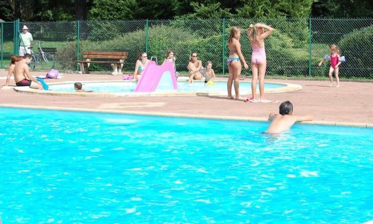 Sauxillanges Ski Chalet | ZEcamping 3* piscine animaux acceptés fitness tente 35m2 7 pers