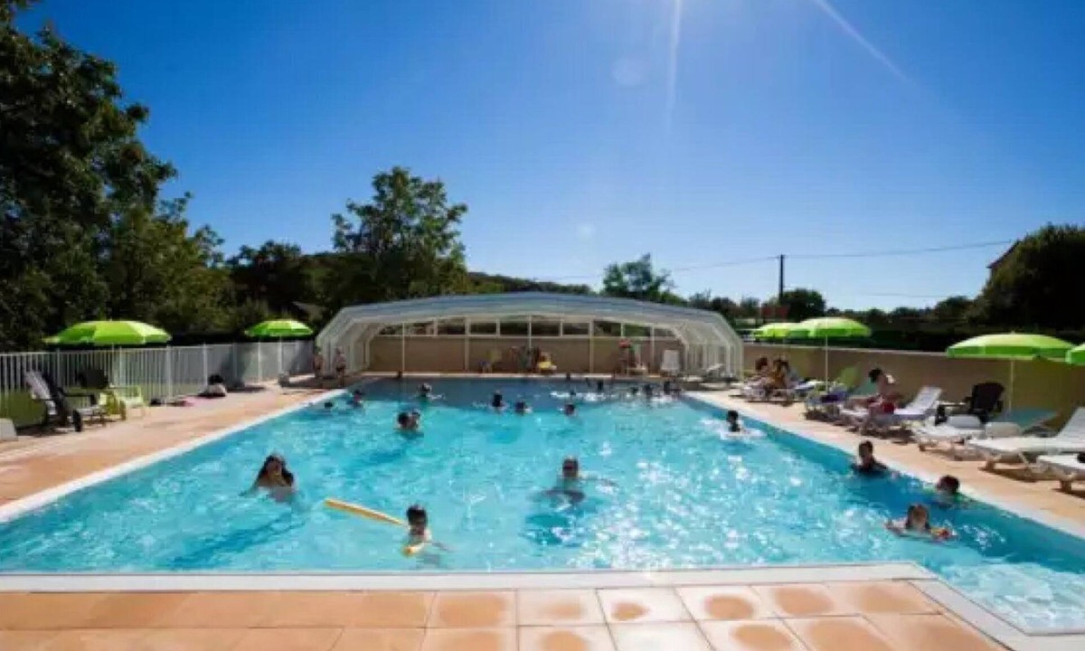Thegra House | ZEcamping 4 étoiles piscine couverte piscine chauffée locatif TV LV clim