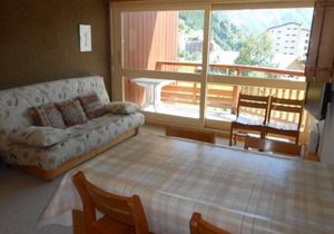 100m from resort center, 4th floor, view mountain, balcony, parking, tv, ski locker, 42m²