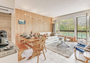 20m from resort center, 6th floor, view lake, tv, ski locker, 70m², Tignes