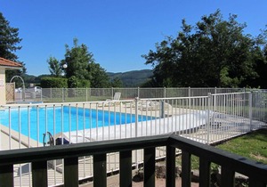 Chalet in the Madeleine Mountains with terrace, pets allowed