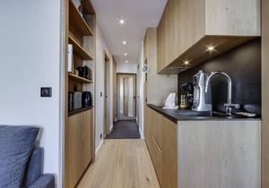 Charming 2-Bedroom Renovated Apartment with Parking and Ski Locker, 500m from Val d'Isère Center