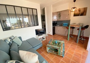 Charming Studio with Terrace & Parking, Near Waiki - Sleeps 2