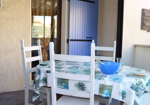 Cozy 3-Room Mezzanine House near Grazel Beach with Private Parking and Veranda
