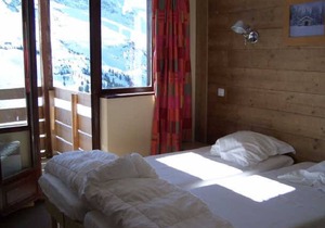 Spacious apartment for 8 with balconies and lift access