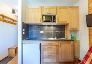 Studio rénové avec balcon à Méribel, idéal pour vacances ski - FR-1-355-76