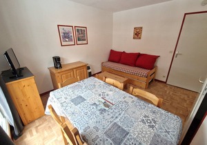 Valfréjus: 2-room + cabin, central location, 4/6 people