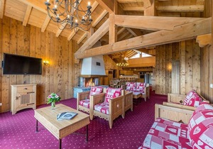Wifi, 300m from resort center, swimming pool, sauna, fireplace or stove, tv, ski locker, 175m²